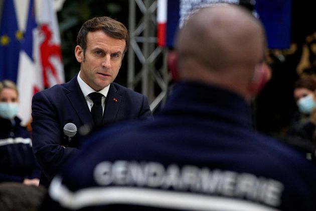 Emmanuel Macron lors de son déplacement sur le thème de la sécurité à Nice, le 10 janvier 2022.