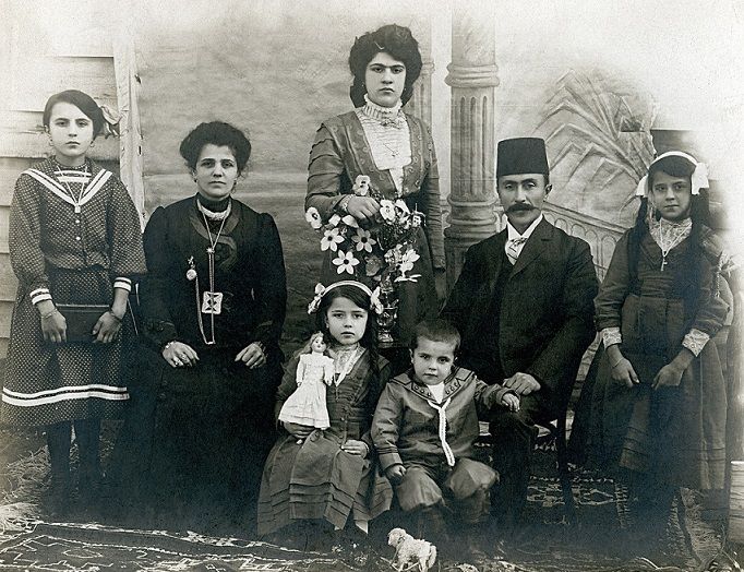 Στην πατρίδα, 1918-1920. (συλλογή Πολιτιστικού Συλλόγου Μικρασιατών Μαγνησίας «Το Εγγλεζονήσι»)