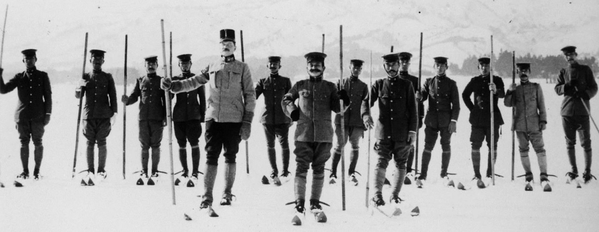 1月12日は「スキーの日」。111年前にレルヒ少佐が伝えたスキーは2本のストックを使わなかった | ハフポスト NEWS