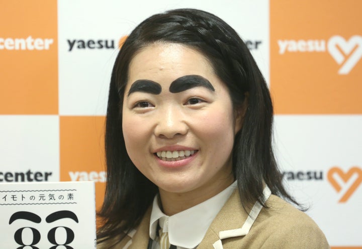 イモトアヤコさんがスクワットで赤ちゃんをあやす様子を公開 珍獣ハンターの背中が素敵な母の背中に 動画 ハフポスト News イモトアヤコさんがスクワットで赤ちゃんをあやす様子を公開 珍獣ハンターの背中が素敵な母の背中に 動画 ハフポスト News