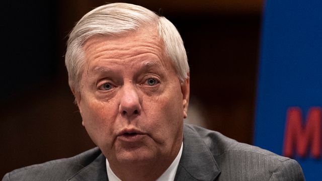 ‘Spineless’ Lindsey Graham Ridiculed For Latest Show Of Subservience To Trump.jpg