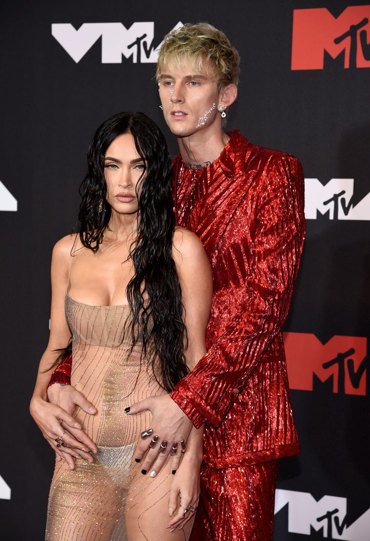La actriz Megan Fox y el rapero Machine Gun Kelly, en los MTV Video Music Awards 2021.