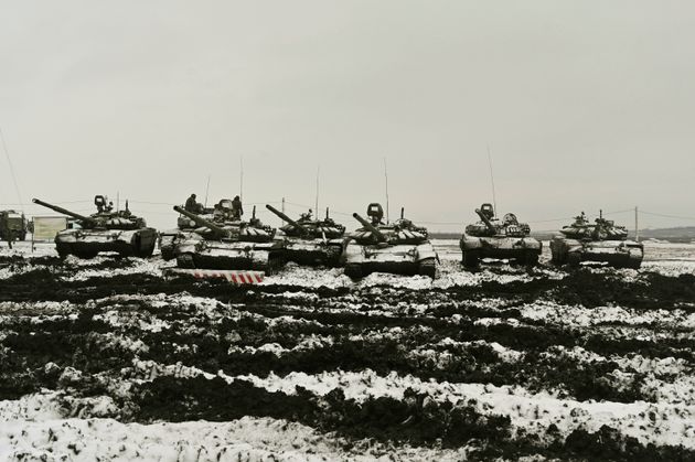 Ρωσικά τανκ T-72B3 παίρνουν μέρος σε ασκήσεις στο Rostov (12 Ιανουαρίου 2022)