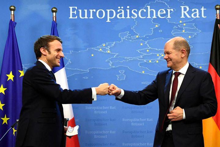 Emmanuel Macron y Olaf Scholz, el pasado 17 de diciembre, en Bruselas. 