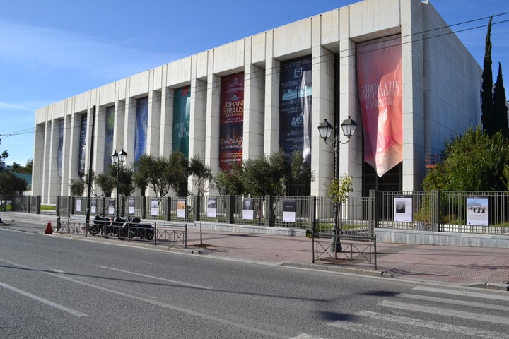 Η έκθεση στον περίβολο του Μεγάρου Μουσικής