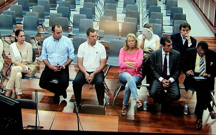 Isabel Pantoja y Julián Munoz declarando en los juzgados.
