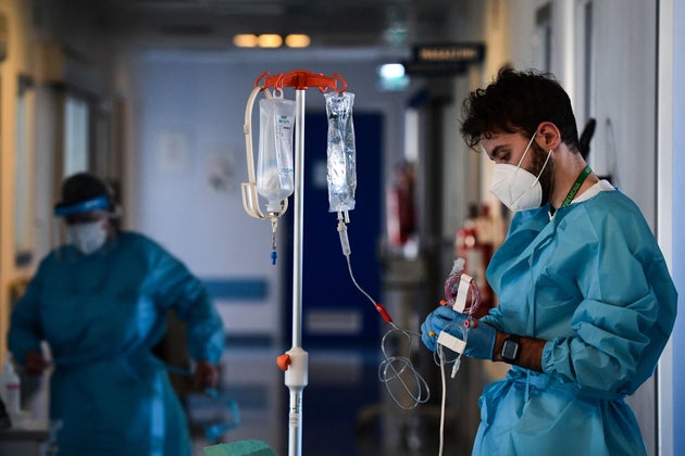 BOLLETTINO COVID. Record vittime della quarta ondata: 434. Oltre 228mila casi, tasso al 15,4% BOLLETTINO COVID. Record vittime della quarta ondata: 434. Oltre 228mila casi, tasso al 15,4%