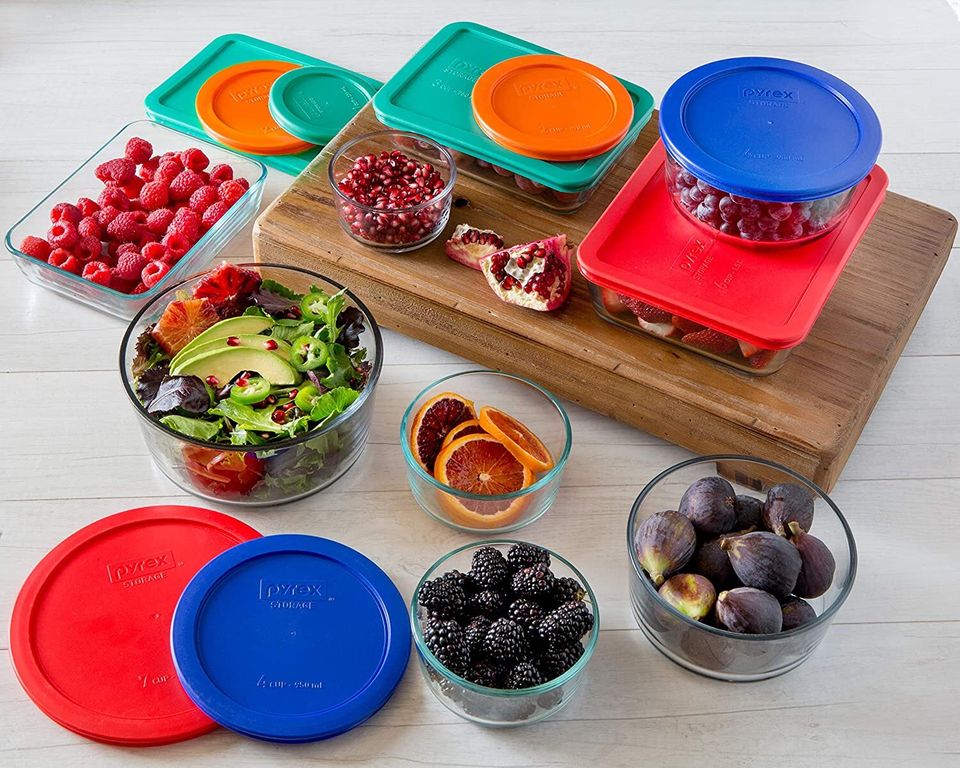 One-compartment glass containers with easy, press-on lids