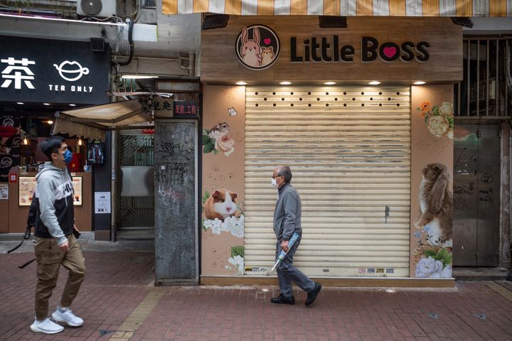 従業員と顧客の感染が明らかになった香港のペットショップ