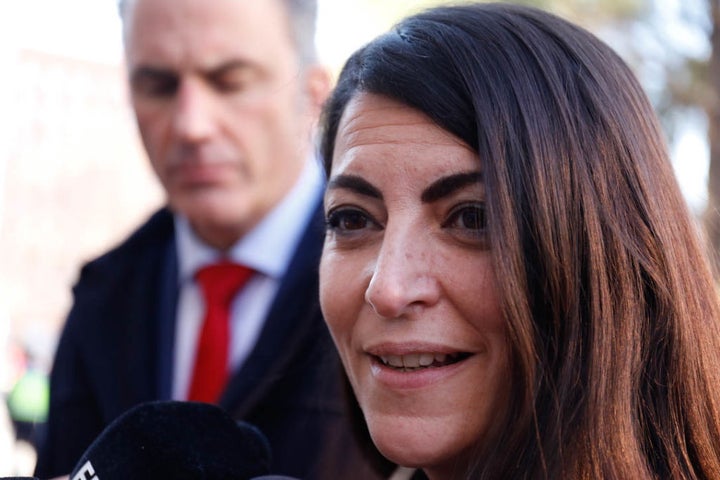 Macarena Olona y Javier Ortega Smith atienden a los medios.