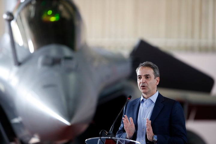 Τελετή υποδοχής των πολεμικών αεροσκαφών RAFALE στην 114 ΠΜ στην Τανάγρα, Τετάρτη 19 Ιανουαρίου 2022. Τα έξι μαχητικά, απογειώθηκαν από το Ιστρ της Γαλλίας, κοντά στη Μασσαλία και πέταξαν απευθείας προς την Ελλάδα, για να ενταχθούν στην 332η Μοίρα "Γεράκι" της Πολεμικής Αεροπορίας. (AP Photo/Thanassis Stavrakis)