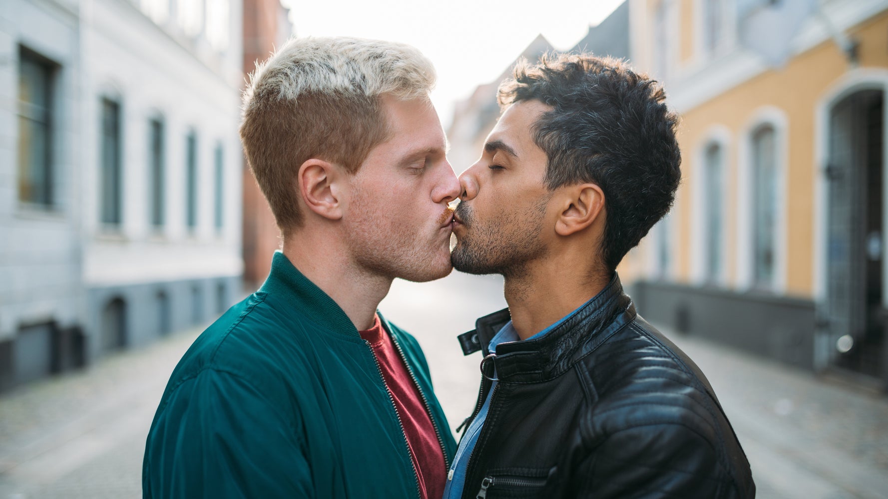 Gay and Lesbian Daters May Be Paying More For Tinder Plus - Vimarsana News