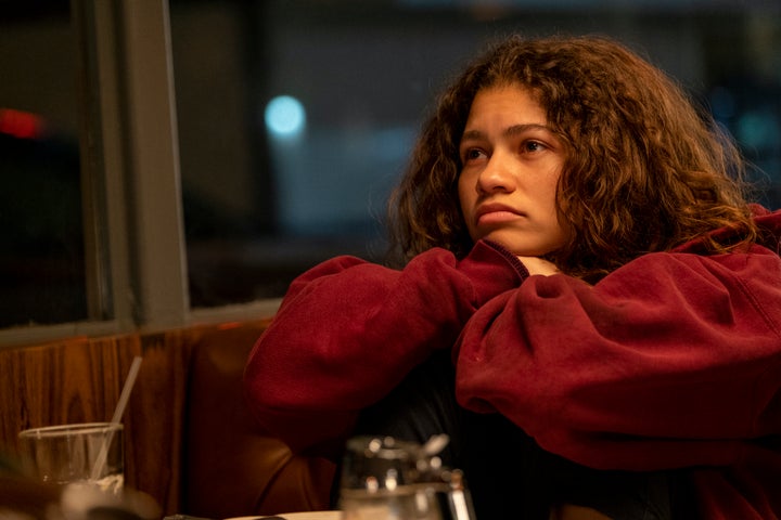 In one bridge episode titled "Trouble Don't Last Always," Rue meets her sponsor Ali at a diner to discuss life, sobriety and faith on Christmas Eve.