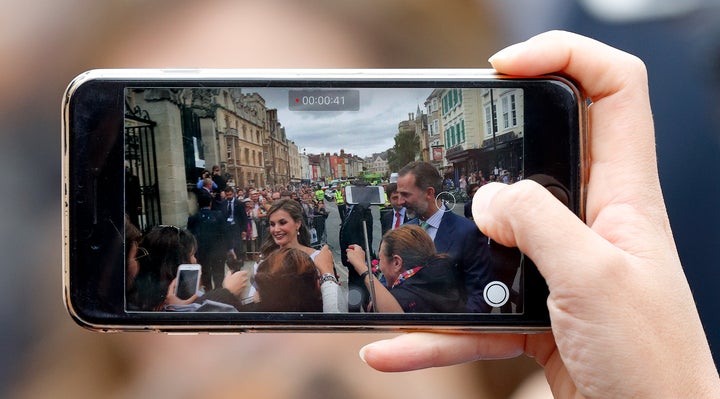 Felipe y Letizia, a través de un iPhone