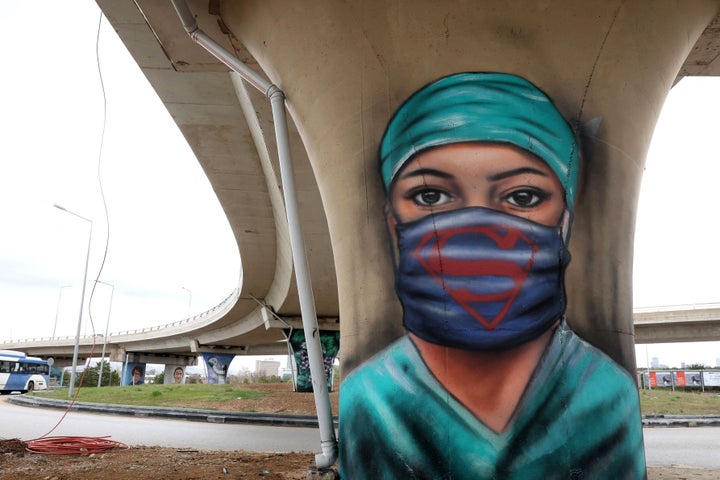 Graffitti en honor a los sanitarios en Ankara (Turquía)