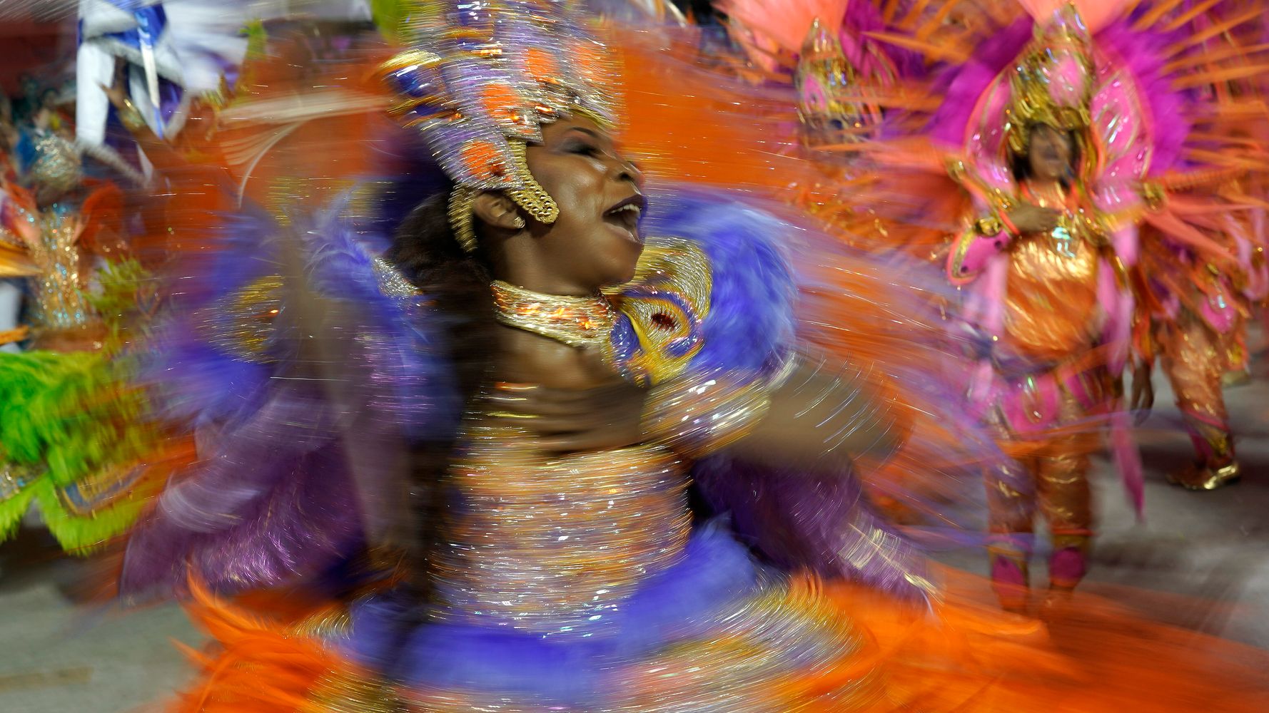 Rio de Janeiro retarde les défilés du carnaval alors qu’Omicron se propage