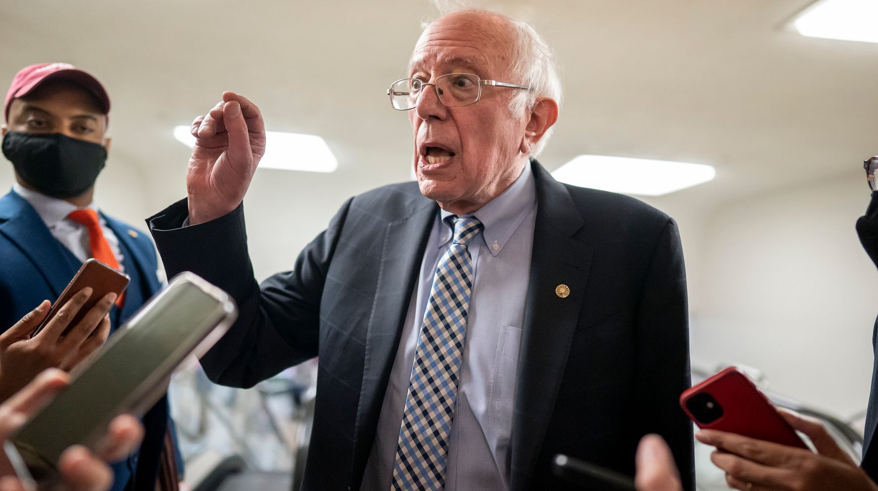 Sanders Doesn't Rule Out Supporting Manchin & Sinema Primary Challengers – HuffPost