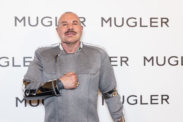 Perancang busana hebat Thierry Mugler telah meninggal pada usia 73 (foto dari 28 Desember