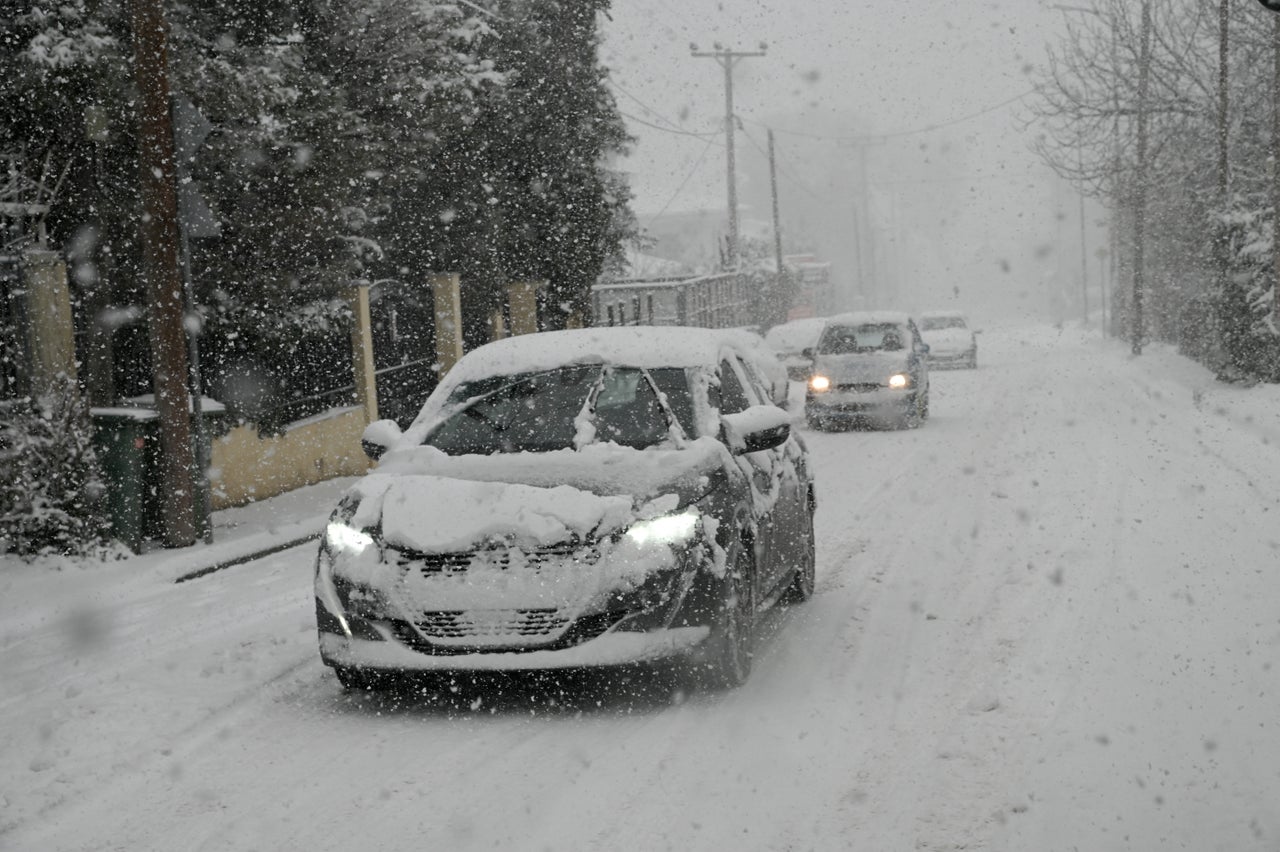 Κάποιοι τόλμησαν να βγούν με τα αυτοκίνητα στον Διόνυσο.