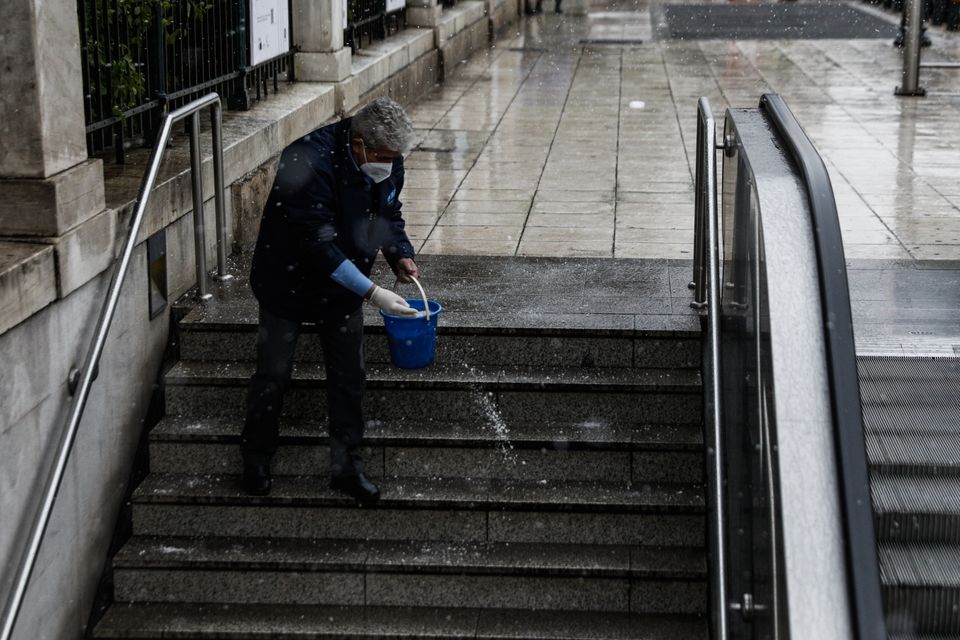 «Ελπίς»: Χιόνια στο κέντρο της Αθήνας, εικόνες σαν καρτ