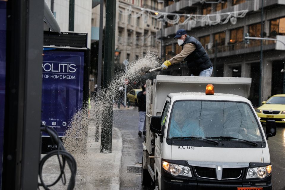 «Ελπίς»: Χιόνια στο κέντρο της Αθήνας, εικόνες σαν καρτ