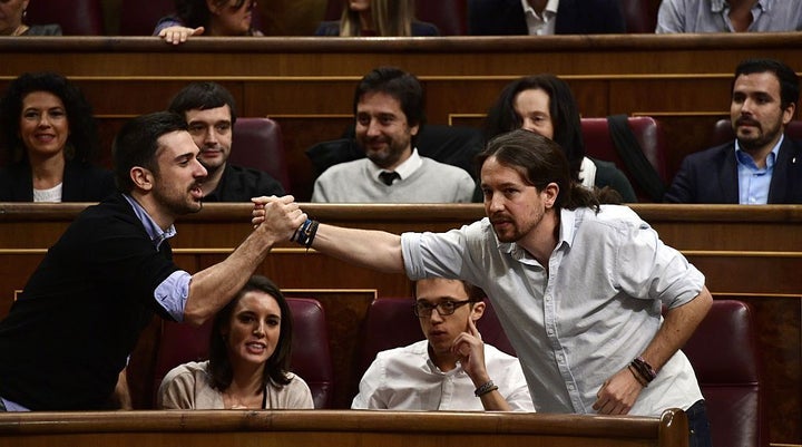 Ramón Espinar y Pablo Iglesias, en 2016 en el Congreso.