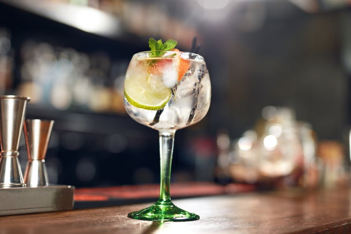 Un gin tonic.