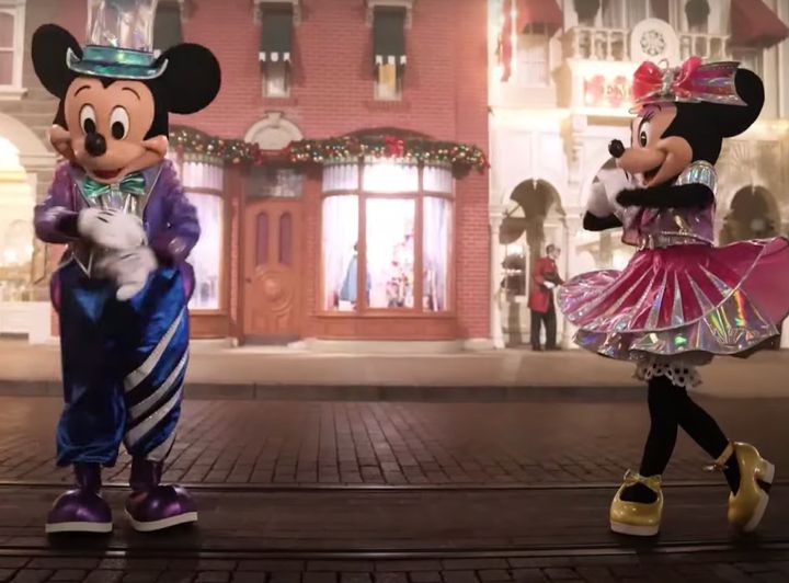 Mickey y Minnie vestidos para celebrar el 30º aniversario.