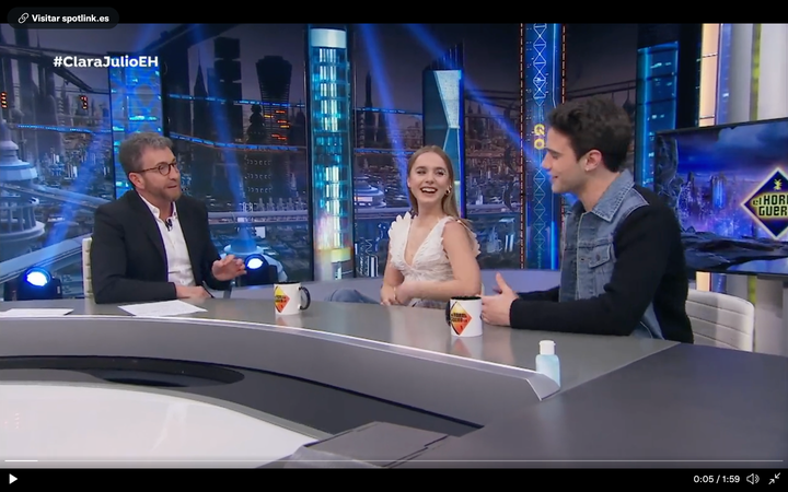 Pablo Motos entrevista a Julio Peña y a Clara Galle en 'El Hormiguero'.