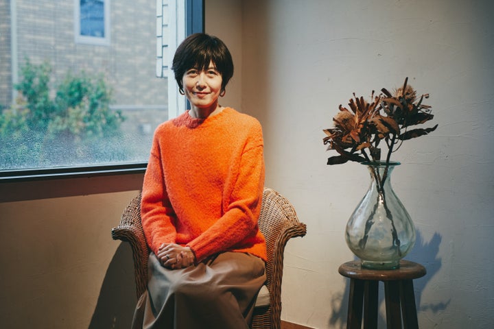 小島慶子（こじま・けいこ）：エッセイスト、タレント、東京大学大学院情報学環客員研究員、昭和女子大学現代ビジネス研究所特別研究員、元TBSアナウンサー