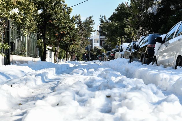 Στιγμιότυπο από τον δήμο Χαλανδρίου, τέσσερεις ημέρες μετά την έντονη χιονόπτωση που προκάλεσε η κακοκαιρία 
