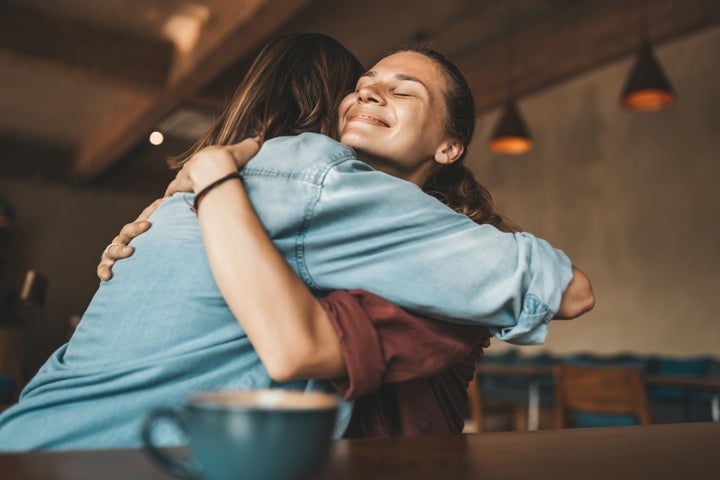 No haga suposiciones sobre la experiencia de su amigo y la forma en que se siente.