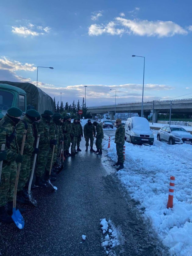 Συνδρομή των ΕΔ σήμερα στην Αττική Οδό αλλά και για Αποχιονισμό στους Δήμους Χολαργού - Παπάγου, Χαλανδρίου,...