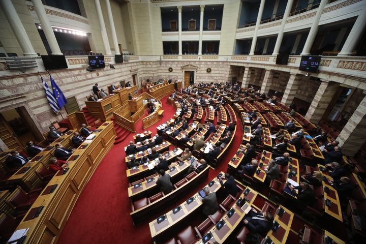 Συζήτηση επί της προτάσεως δυσπιστίας κατά της Κυβέρνησης, που υπέβαλαν ο Αρχηγός της Αξιωματικής Αντιπολίτευσης και Πρόεδρος της Κοινοβουλευτικής Ομάδας του Συνασπισμού Ριζοσπαστικής Αριστεράς Αλέξης Τσίπρας και 84 Βουλευτές της Κοινοβουλευτικής του Ομάδας, σύμφωνα με τα άρθρα 84 του Συντάγματος και 142 του Κανονισμού της Βουλής, Παρασκευή 28 Ιανουαρίου 2022. (ΓΙΑΝΝΗΣ ΠΑΝΑΓΟΠΟΥΛΟΣ/EUROKINISSI)