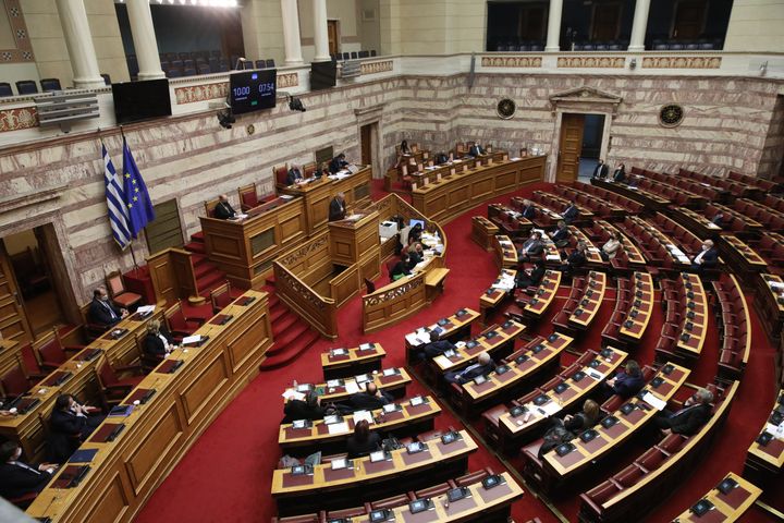 Συζήτηση επί της προτάσεως δυσπιστίας κατά της Κυβέρνησης, που υπέβαλαν ο Αρχηγός της Αξιωματικής Αντιπολίτευσης και Πρόεδρος της Κοινοβουλευτικής Ομάδας του Συνασπισμού Ριζοσπαστικής Αριστεράς Αλέξης Τσίπρας και 84 Βουλευτές της Κοινοβουλευτικής του Ομάδας, σύμφωνα με τα άρθρα 84 του Συντάγματος και 142 του Κανονισμού της Βουλής, Παρασκευή 28 Ιανουαρίου 2022. (ΓΙΑΝΝΗΣ ΠΑΝΑΓΟΠΟΥΛΟΣ/EUROKINISSI)