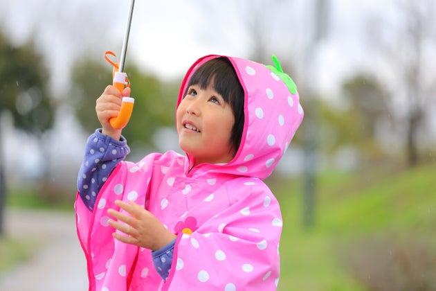 雨が好きな人もいるのに、なぜ「天気が悪い」と言うの?(イメージ写真。記事中の小学生とは関係がありません)
