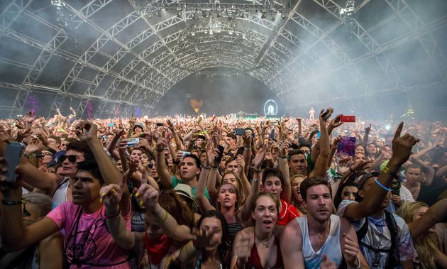 Des fans au concert de David Guetta, à Coachella, en 2015. (Photo