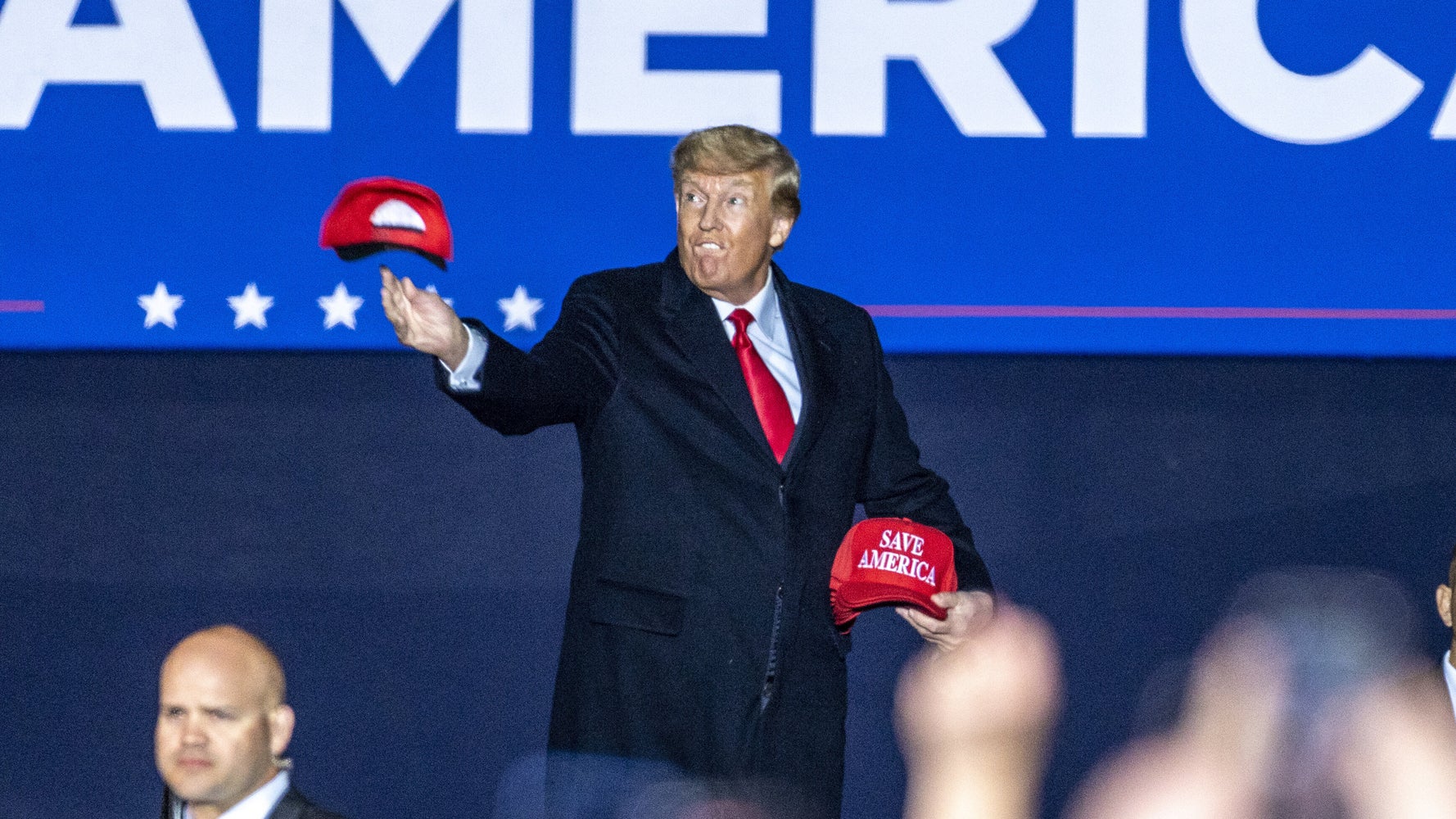 As Investigators Close In On Trump, RNC Hugs Him Even Tighter - Vimarsana News