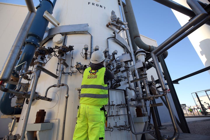 Inauguración de una planta de gas en Ouargla, Argelia, en enero de 2019.