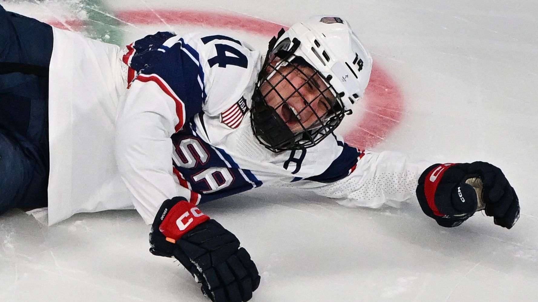 Decker hurt in defending champion USA's win over Finland at Winter