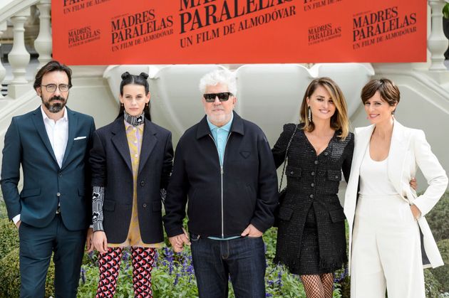 Pedro Almodóvar y los actores protagonistas de 'Madres Paralelas' el día de la presentación en