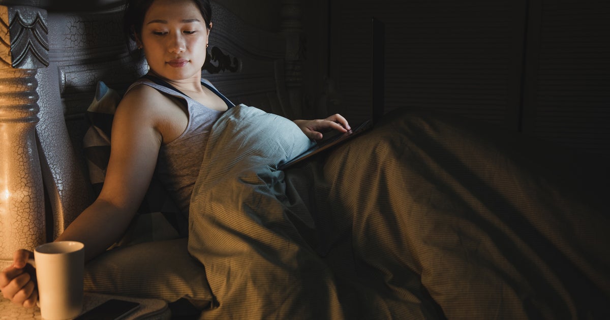 Here Are The Pros (And Cons) Of Drinking A Glass Of Water Before Bed