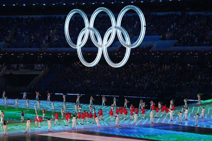 北京五輪の開会式で入場行進する日本選手団＝4日、中国・北京