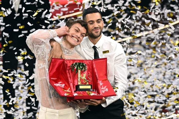 Blanco y Mahmood después de ganar el festival de Sanremo.