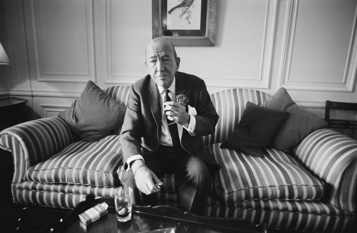 Ο συγγραφέας Νόελ Κάουαρντ, Μάιος 1969. (Photo by David Cairns/Daily Express/Hulton Archive/Getty Images)