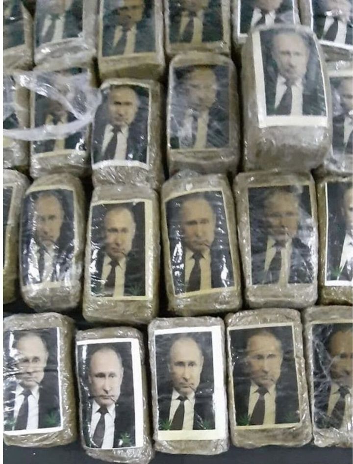 πλάκες χασίς που εικονίζουν τον Βλαντίμιρ Πούτιν