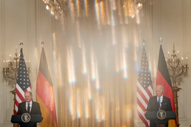 Σιωπή Σολτς για Nord Stream 2 ενώ ο Μπάιντεν απειλεί να τον