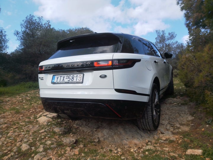 Το Range Rover Velar που αναστατώνει υβριδικά