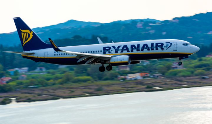 Προσγείωση αεροσκάφους της Ryanair στο αεροδρόμιο «Ιωάννης Καποδίστριας» της Κέρκυρας.