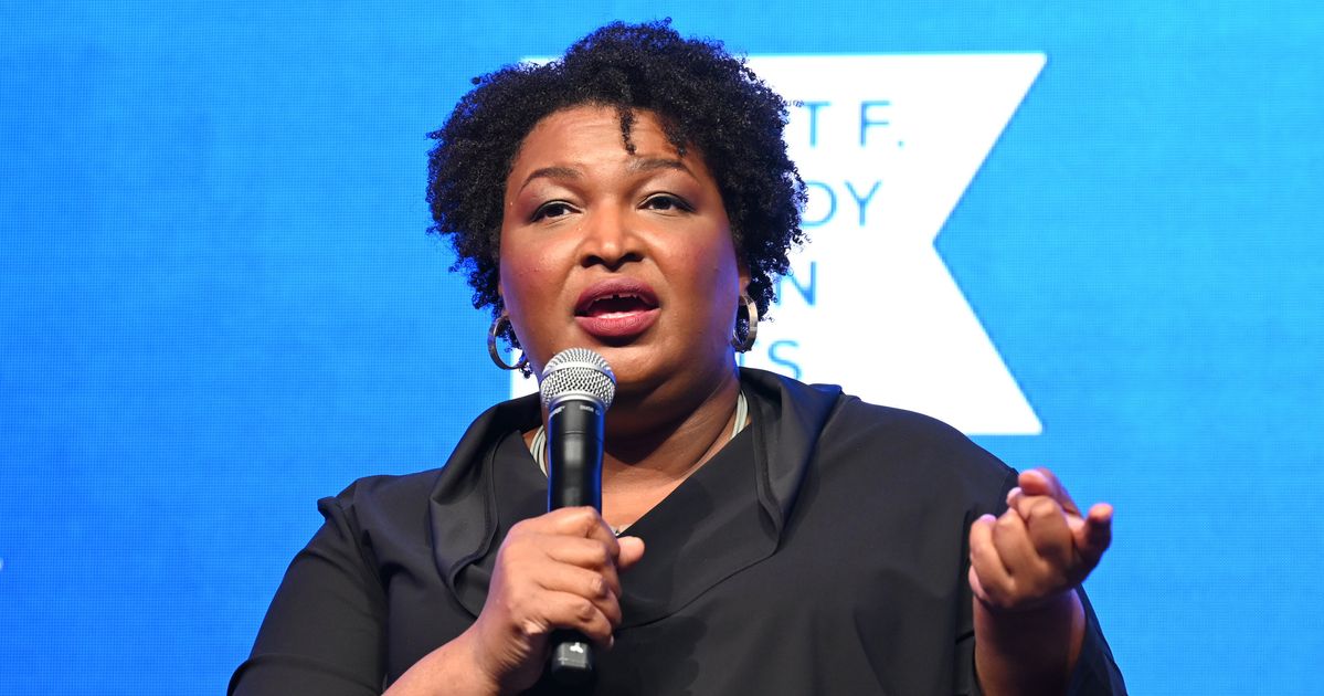 Stacey Abrams Apologizes For Not Wearing Mask In Photos With ...